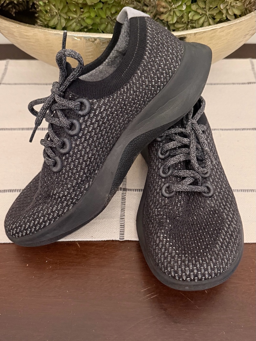 ALLBIRDS Size 8.5 Women’s Black Knit Lace-Up Athletic Shoes Quality Brand Comfy